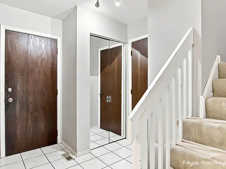 246 Shadowbend Dr — Photo 3