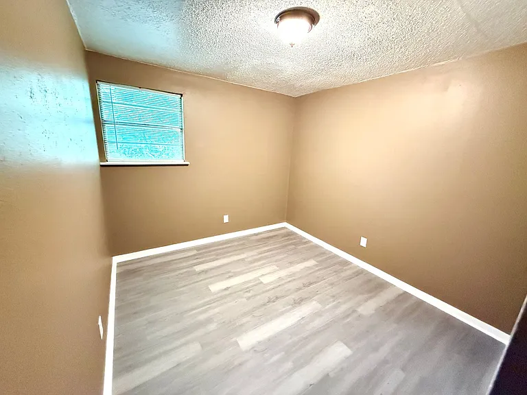 1827 E Highland Blvd — Photo 12