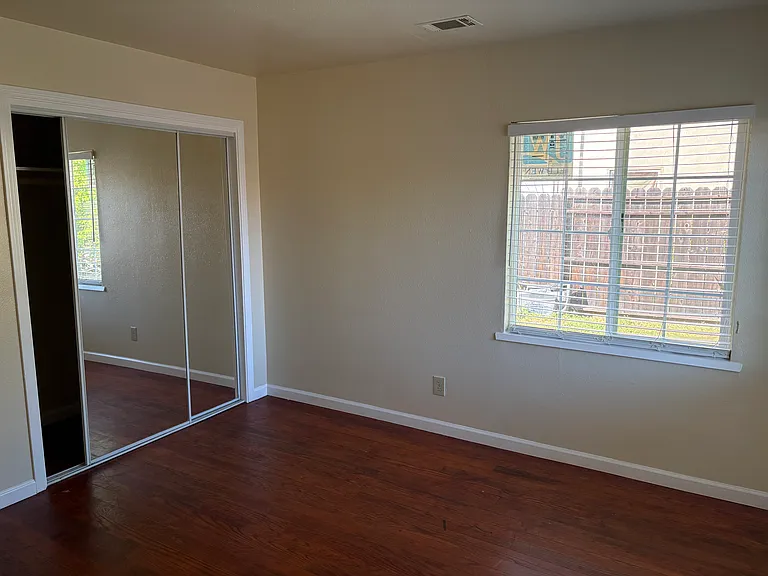 116 Carquinez St — Photo 16