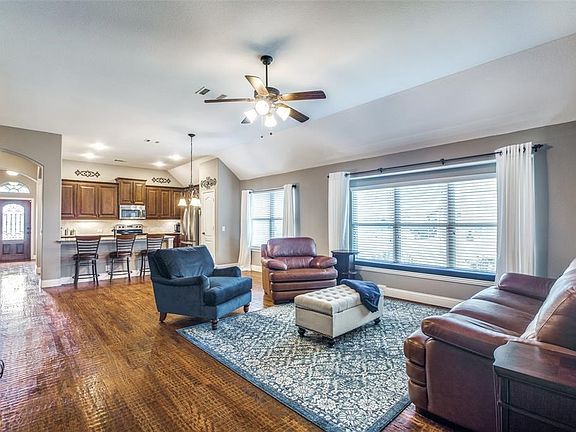 3rd image of 305 Meadow View Dr