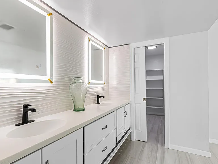 4401 W McRae Way — Photo 9