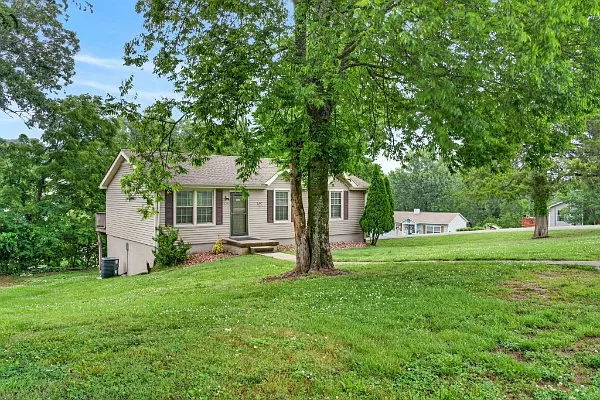 4 bed, 1930 sqft, $2,200 — Photo 1