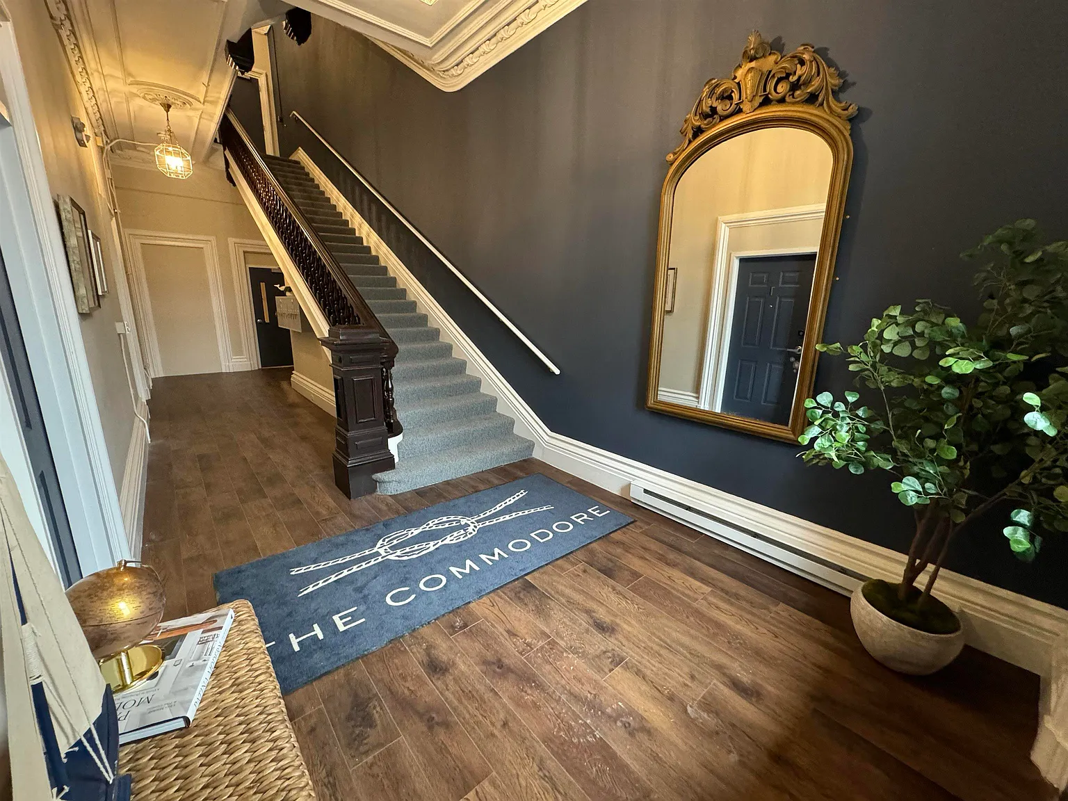 The Commodore — Photo 4