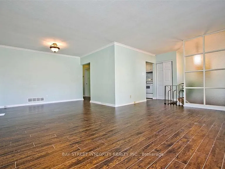60 Hesketh Ct — Photo 3