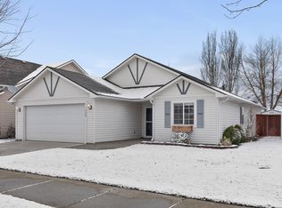 1920 N Cavalier Rd, Greenacres, WA 99016