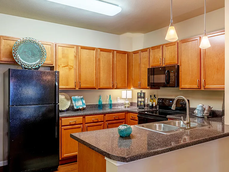 Avalon Apartments — Photo 18