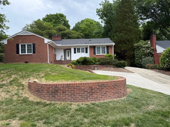 2110 Villa Dr, Greensboro, NC 27403