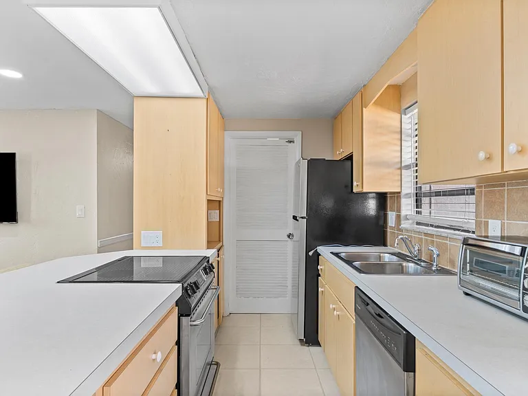 200 E Langsner St #1 — Photo 3