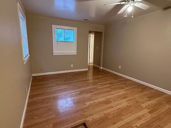 Living room, with ceiling fan
