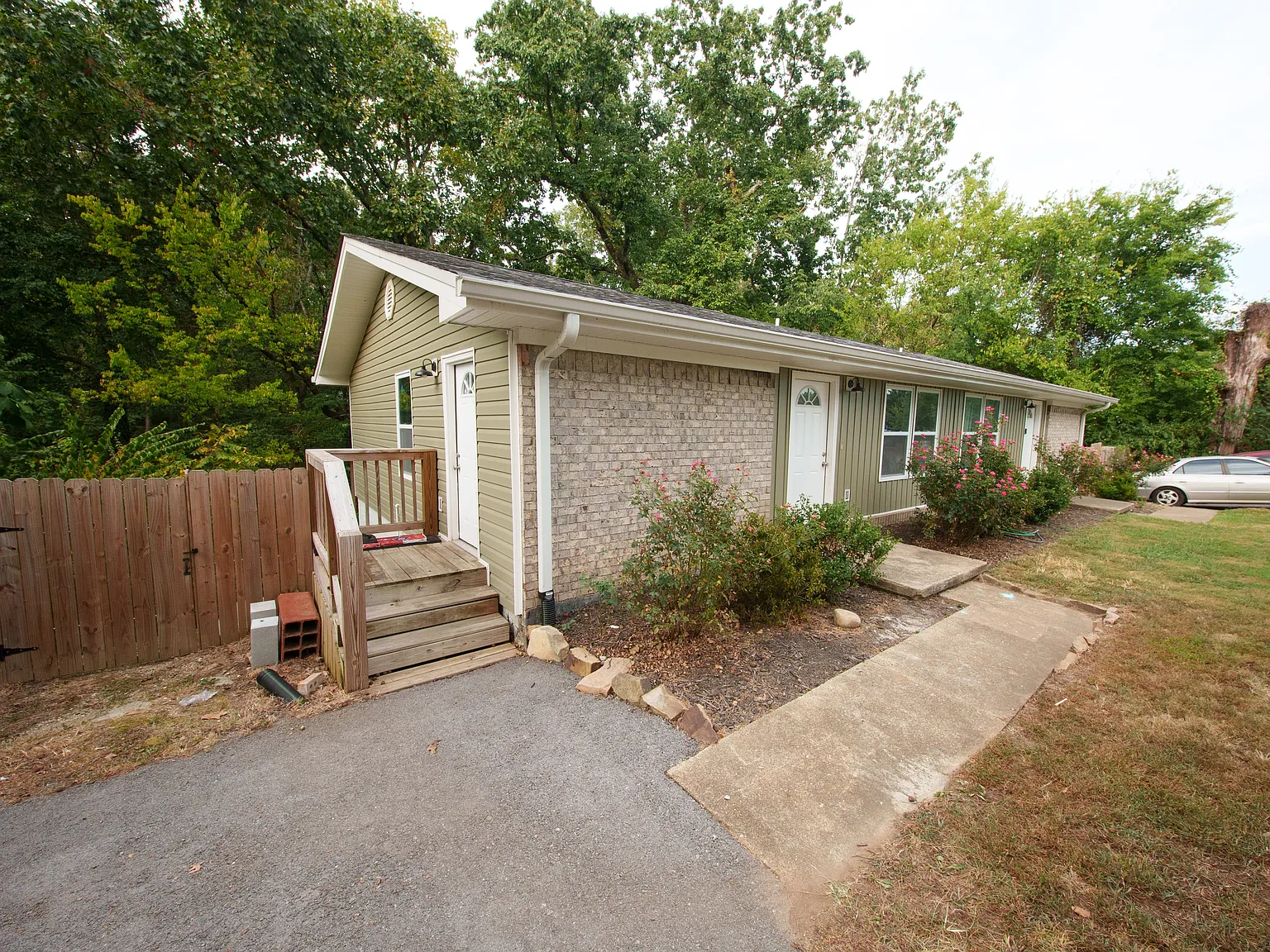 4 bed, 1680 sqft, $2,200 — Photo 3