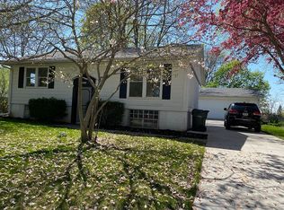 4321 Twin Pine Dr NE, Cedar Rapids, IA 52402