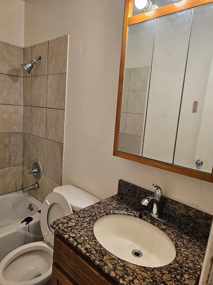 3 bed, 1.5 bath, 949 sqft, $1,200 — Photo 3