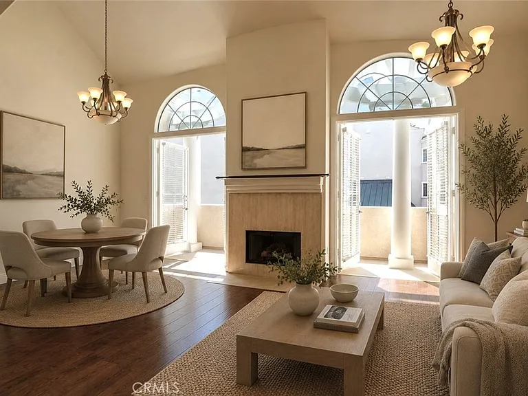 930 N Doheny Dr #303 — Photo 3
