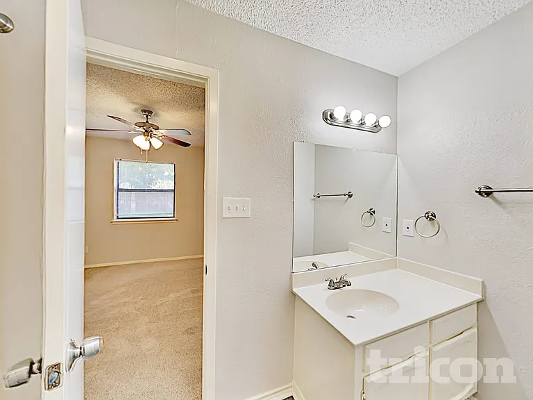 1401 Timbercrest Dr — Photo 11