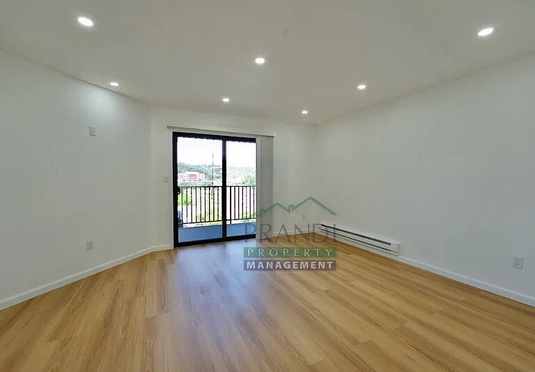 100 Marin Center Dr #64 — Photo 4