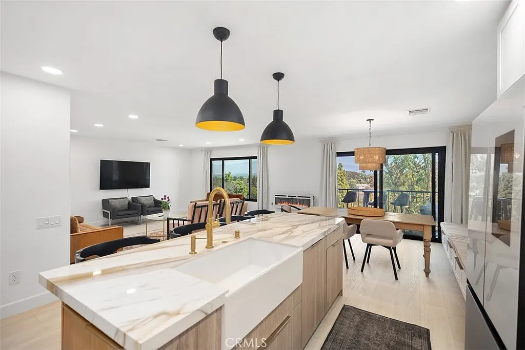 2 bed, 1162 sqft, $3,500 — Photo 3