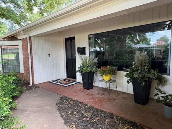 2nd image of 835 S Thompson Pl
