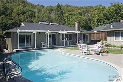 1st image of 320 Oak Manor Dr