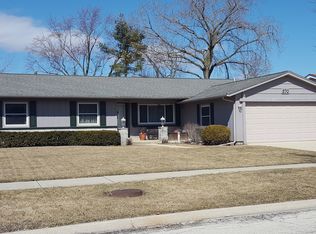 370 Banbury Ave, Elk Grove Village, IL 60007