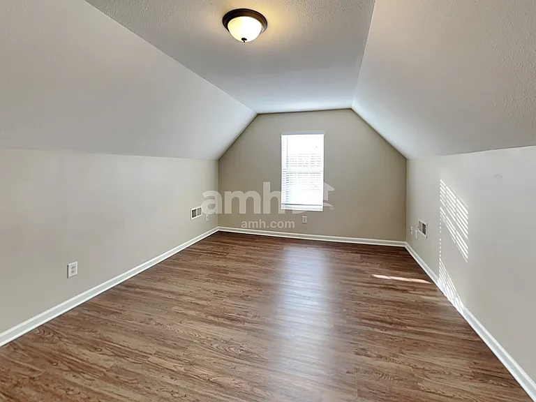 7033 Sunman Rd — Photo 16