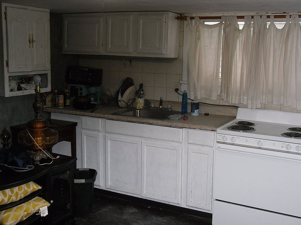2nd image of 3104 S Main St