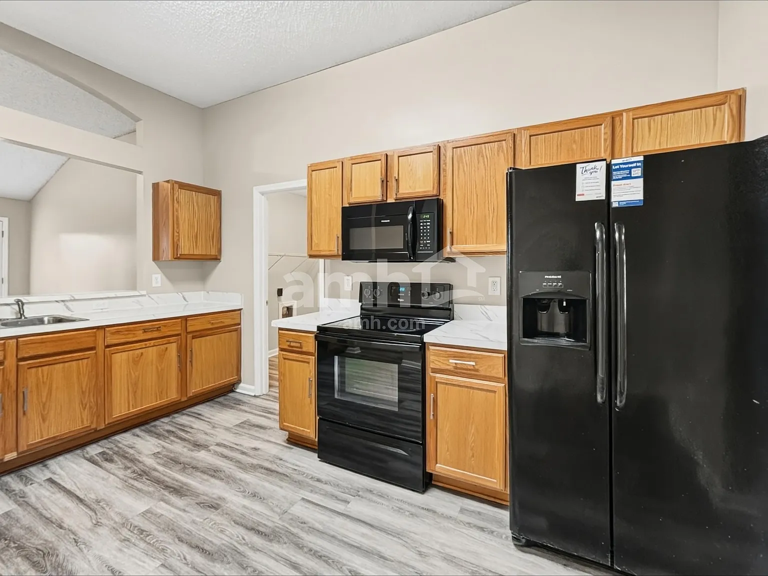 3 bed, 2.0 bath, 1694 sqft, $2,050 — Photo 3