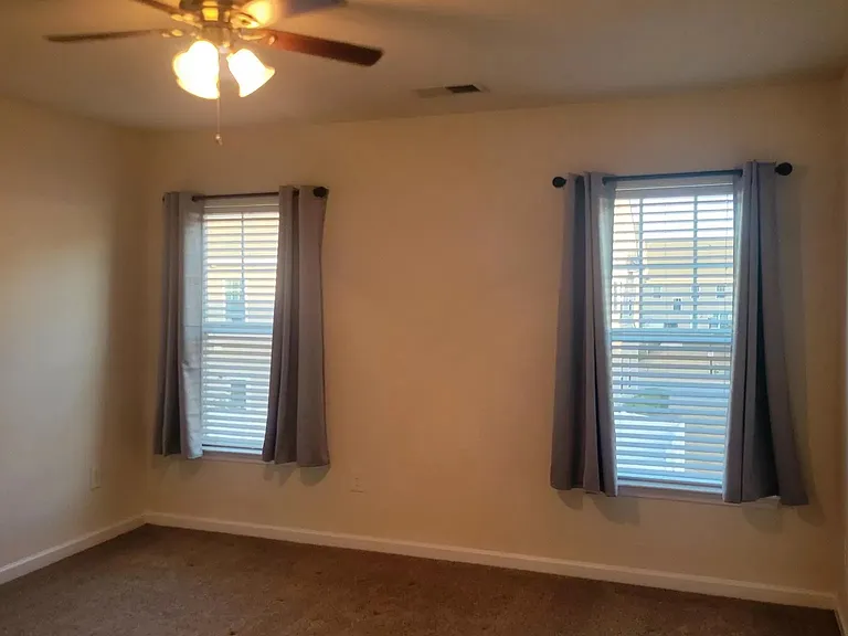 107 Dellbrook Streetunit E — Photo 17