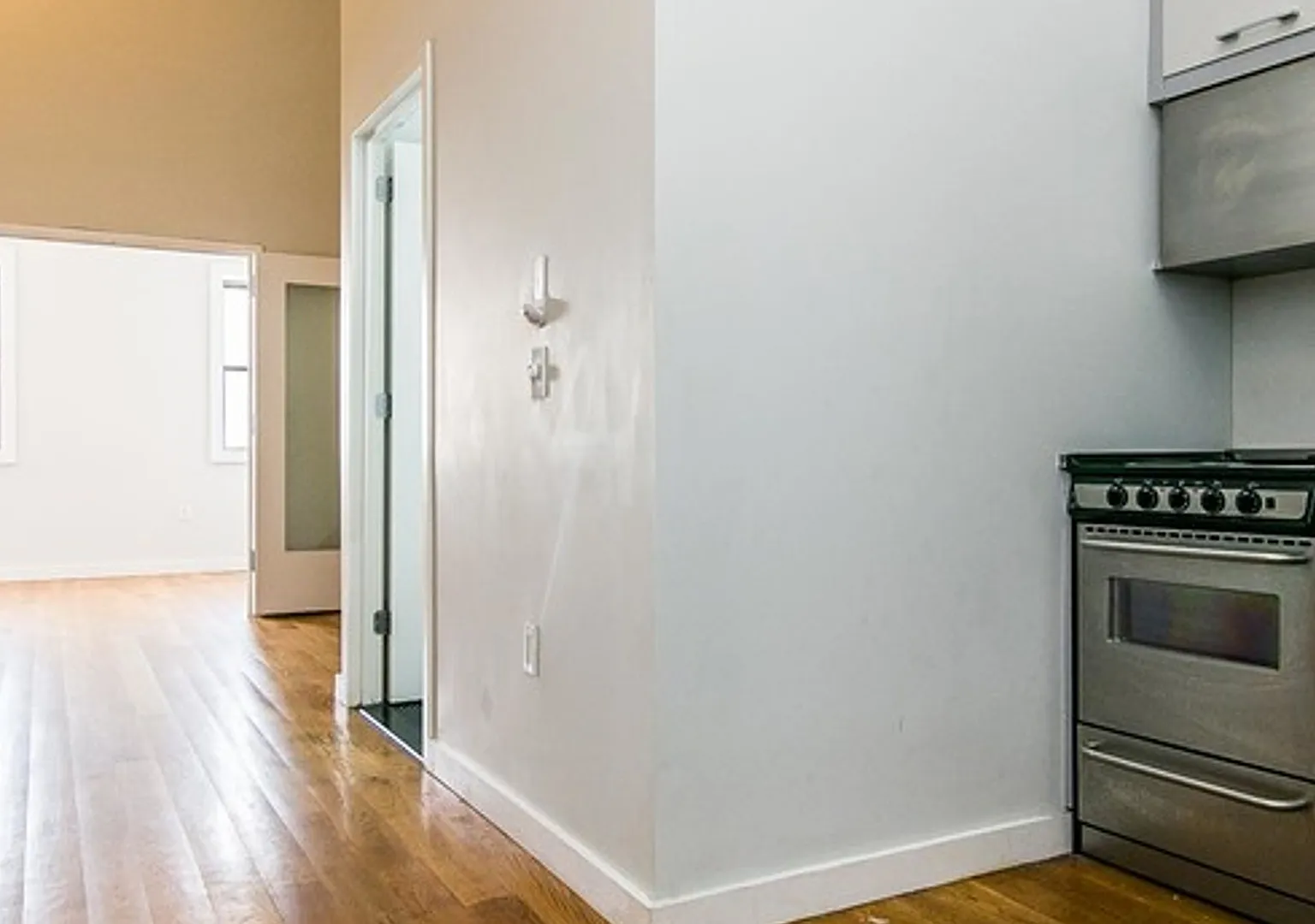 100 Dupont Street — Photo 4