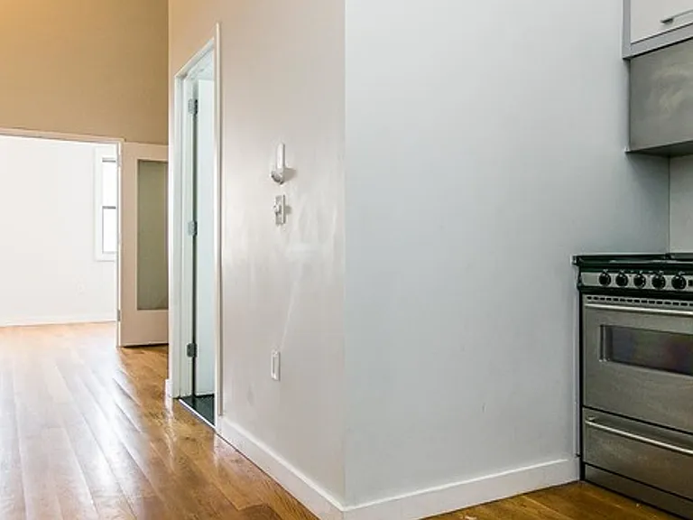 100 Dupont St #1H — Photo 4
