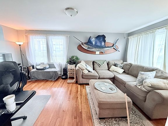 3rd image of 25-27 Lawn Ave