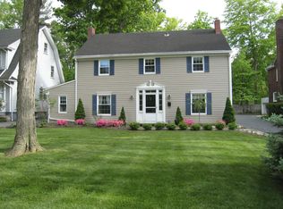 2928 Scarborough Rd, Cleveland Heights, OH 44118