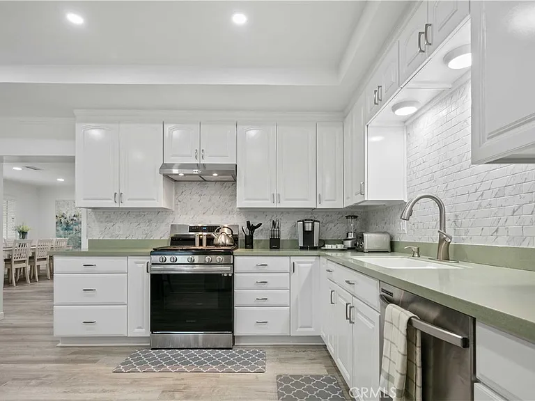 15059 Oro Grande St — Photo 7