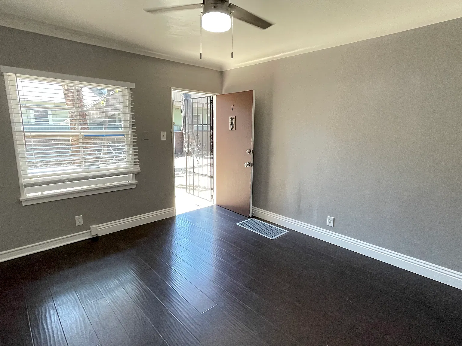 Studio, 350 sqft, $1,450 — Photo 4