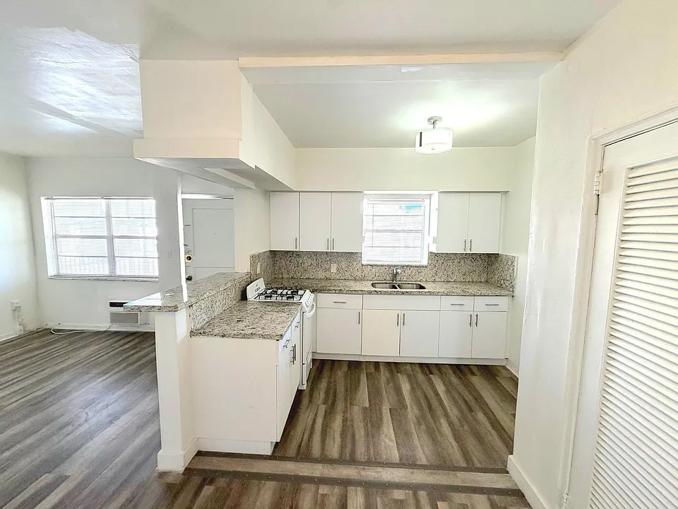 300 69th St Miami Beach, FL 33141