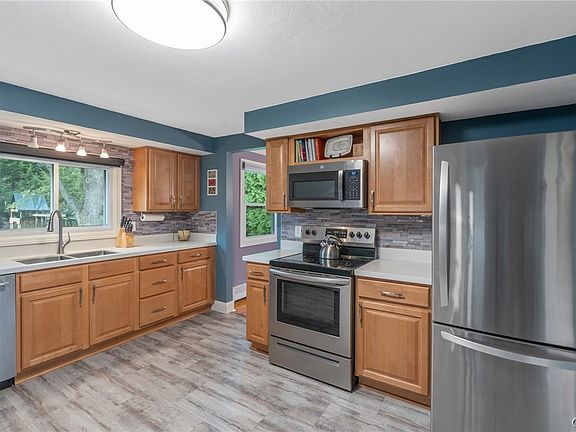 3rd image of 2248 Mott Rd
