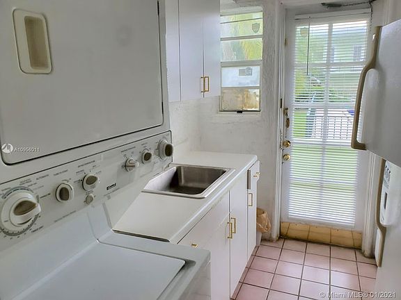 5th image of 8620 Byron Ave APT 9
