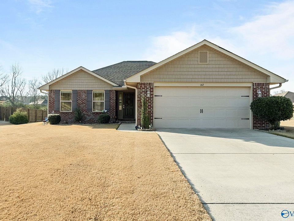 1st image of 142 Lazy Oak Dr