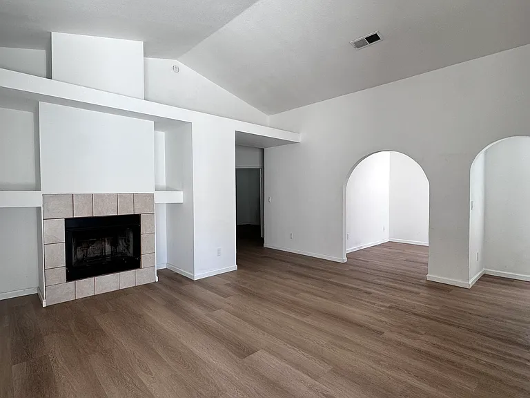 1725 Boothe Rd — Photo 5