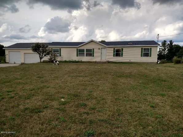 13745 Steffensen St, Gowen, MI 49326