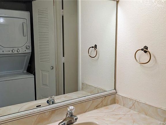 4th image of 1506 SE Royal Green Cir #203