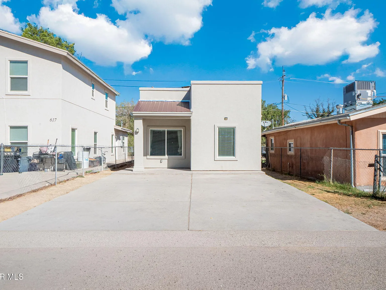 3 bed, 1.0 bath, 1276 sqft, $1,550 — Photo 2
