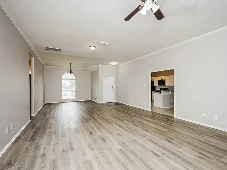 1330 Bogard Ln — Photo 5