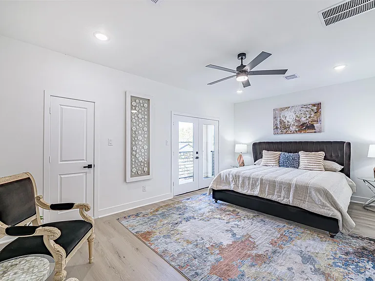 7806 Comal St #B — Photo 13