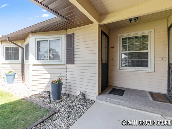 7498 Pinegrove Dr, Jenison, MI 49428
