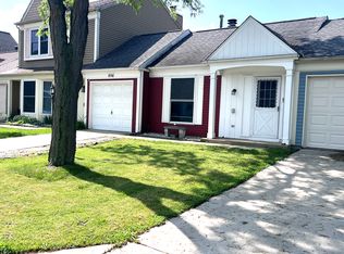 696 Grant Cir, Hanover Park, IL 60133