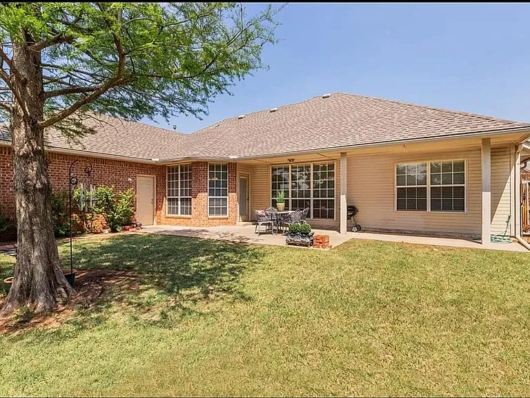 16009 Heather Ct — Photo 6