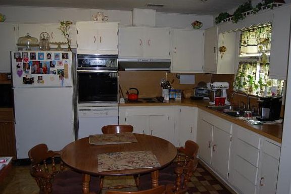 3rd image of 4309 Ravenwood Dr