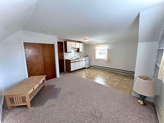 4th image of 136 Lambert Ave #2