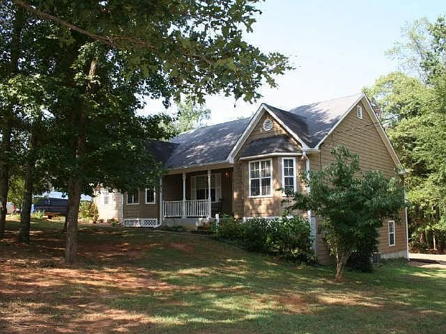 683 Derek Pl photo 1