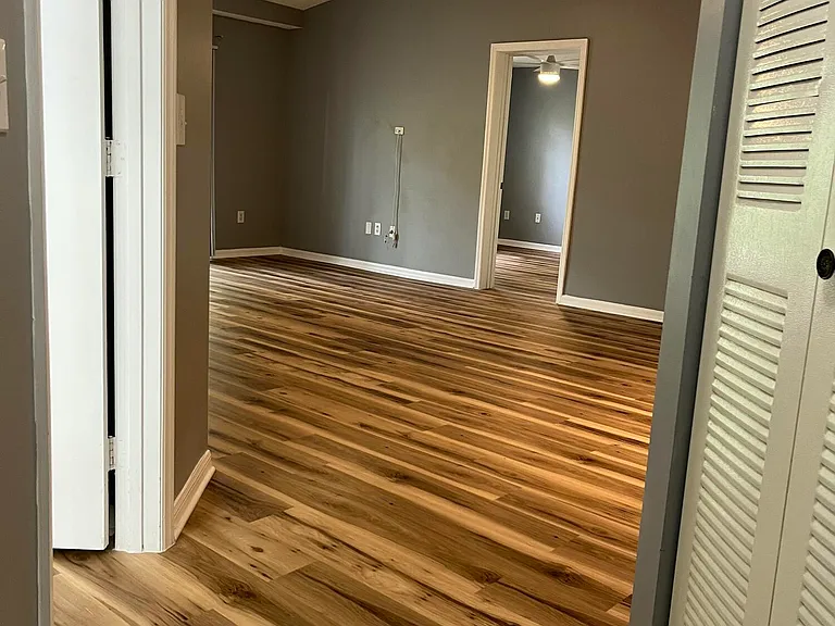 1000 Crestwood Ct S #1009 — Photo 2